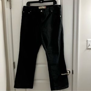 LEVI’s | 550 relaxed boot cut black jeans | size 16M